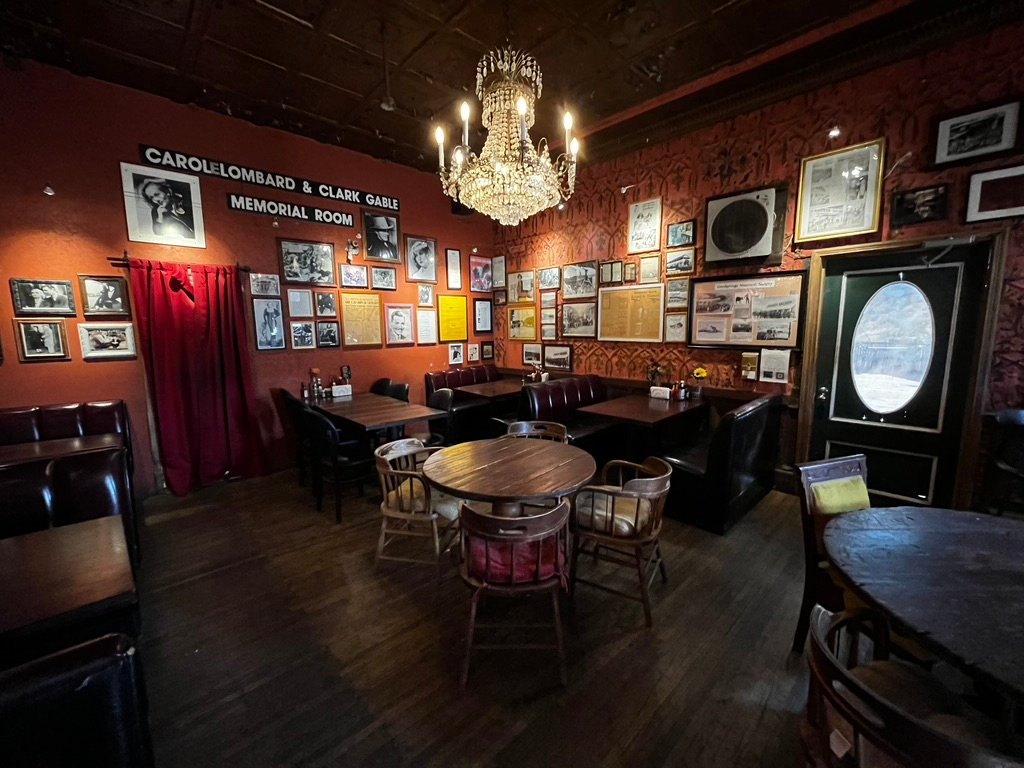 goodspring pioneer saloon intérieur